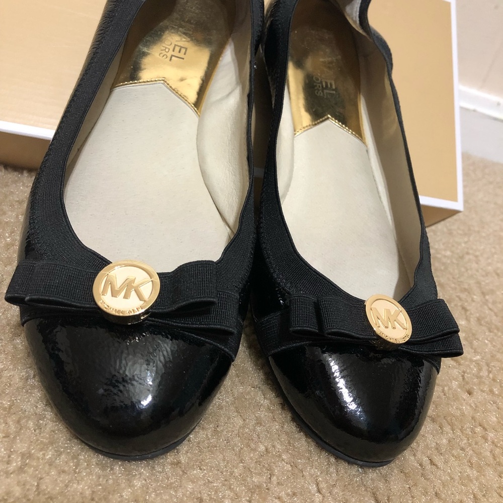 Michael Kors black patent dixie flats. Size7.5